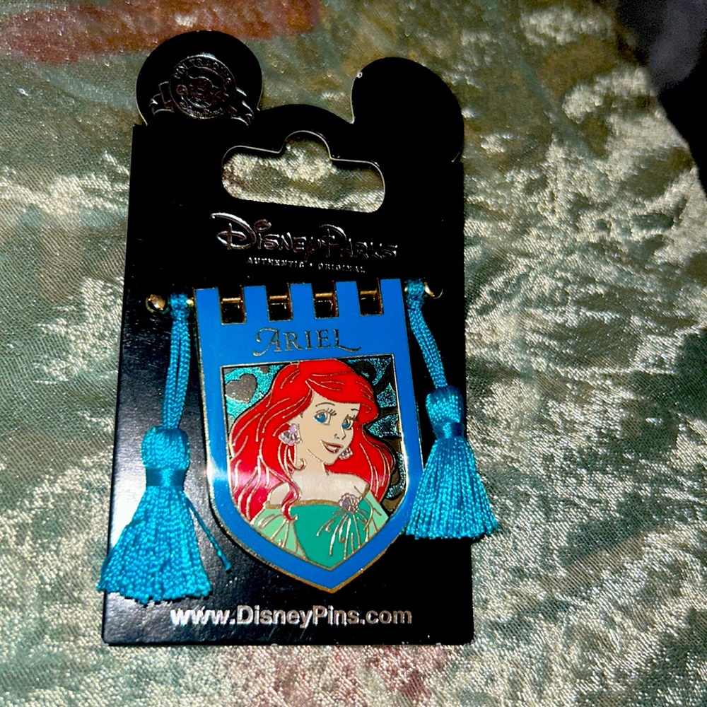Shanghai Disney Pin SHDL Princess Series Ariel Little Mermaid New on Card Rare!